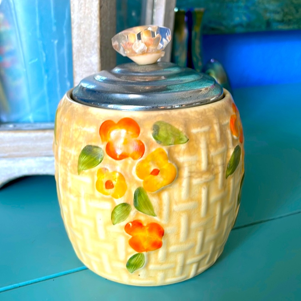 British Wade Sunny Handmade Pot with Lid